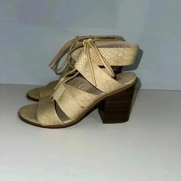 Born In California Sandals Stacked Heel Beige Lite Tan Faux Snakeskin Size 6 1/2 - Picture 2 of 15